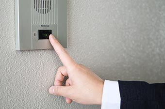 カレンダーで訪問日を調整するイメージ